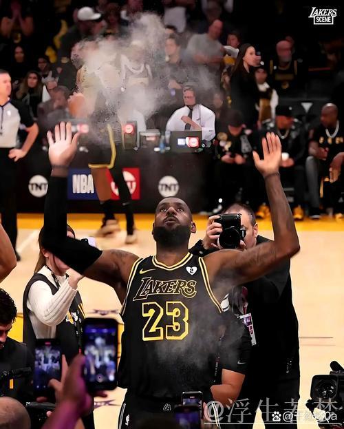 詹姆斯回应职业生涯计划 湖人首轮出局引关注 詹姆斯回应职业生涯计划 湖人首轮出局引关注